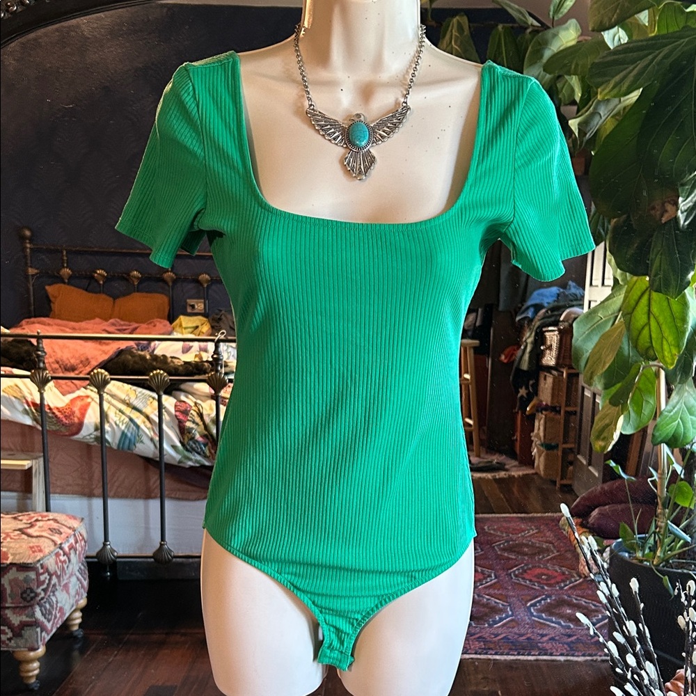 Sezane Green stretchy short sleeved bodysuit. S